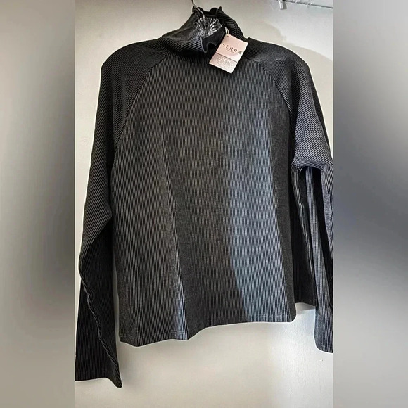 gray turtle neck NWT - Picture 1 of 1